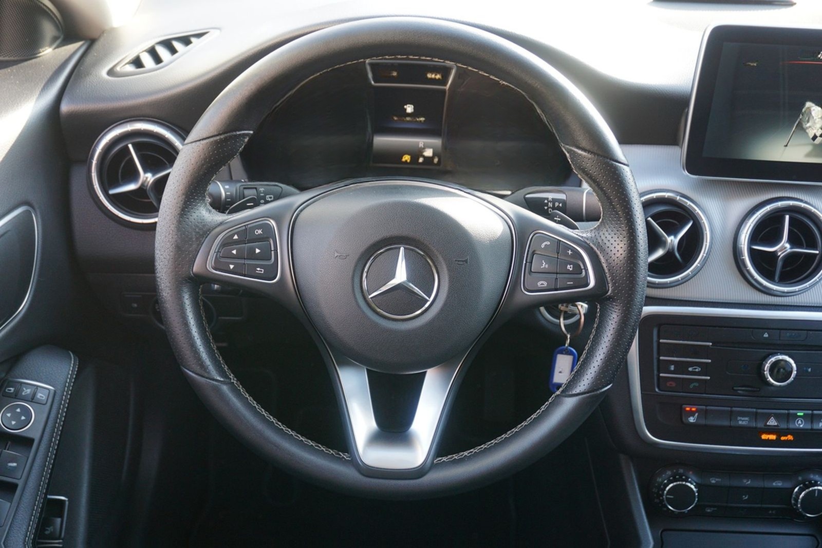 Mercedes-Benz CLA 180 Shooting Brake Urban Bi-Xenon Kamera PDC foto 18