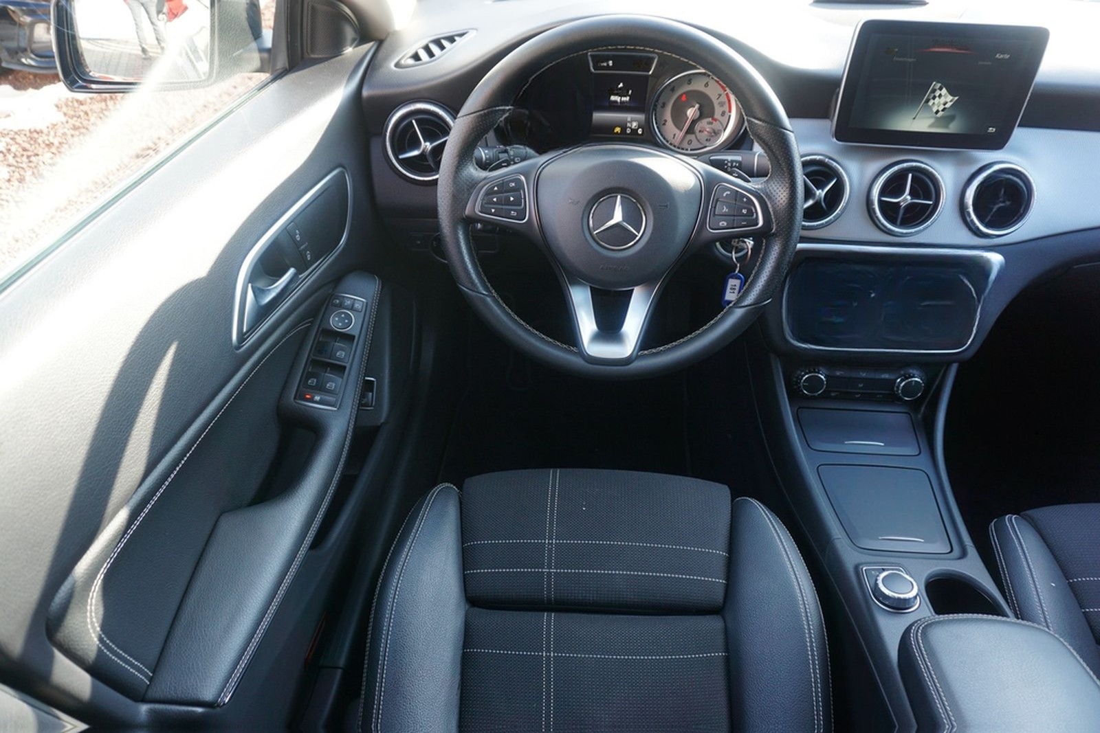 Mercedes-Benz CLA 180 Shooting Brake Urban Bi-Xenon Kamera PDC foto 9