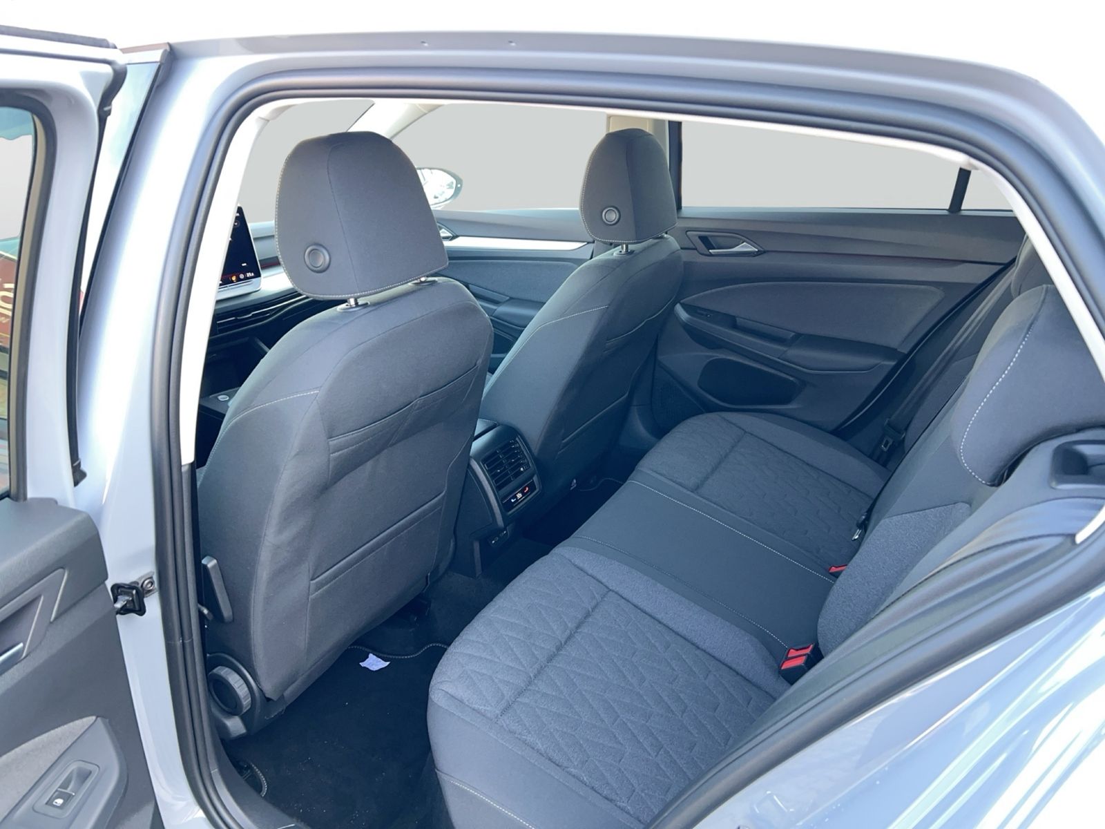 Volkswagen Golf VIII "Life" 1.5 TSI KLIMA LED SHZ PDC GRA foto 11