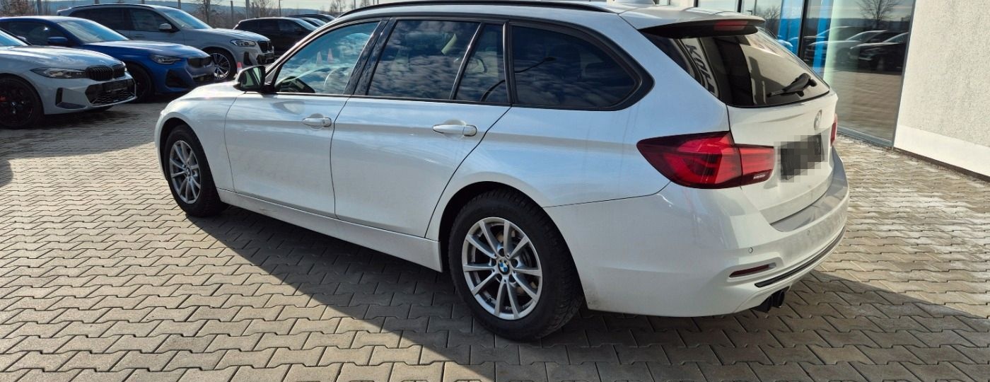 BMW 320i Touring Aut. Sport Line LED Navi Tempomat foto 2