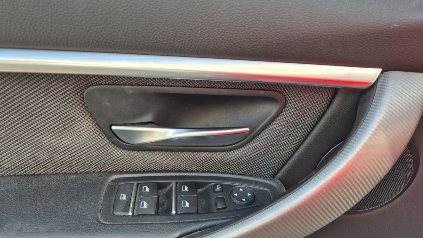 BMW 320i Touring Aut. Sport Line LED Navi Tempomat foto 12