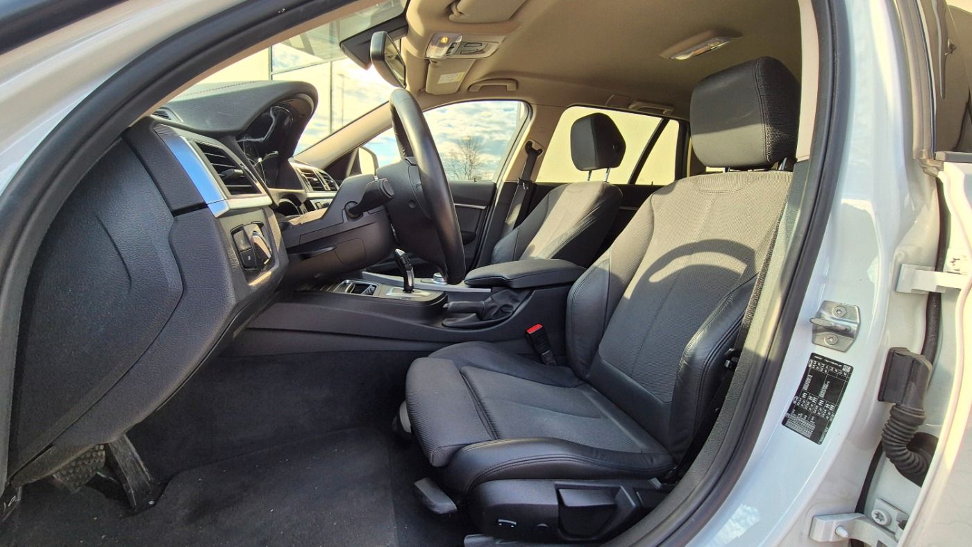BMW 320i Touring Aut. Sport Line LED Navi Tempomat foto 5