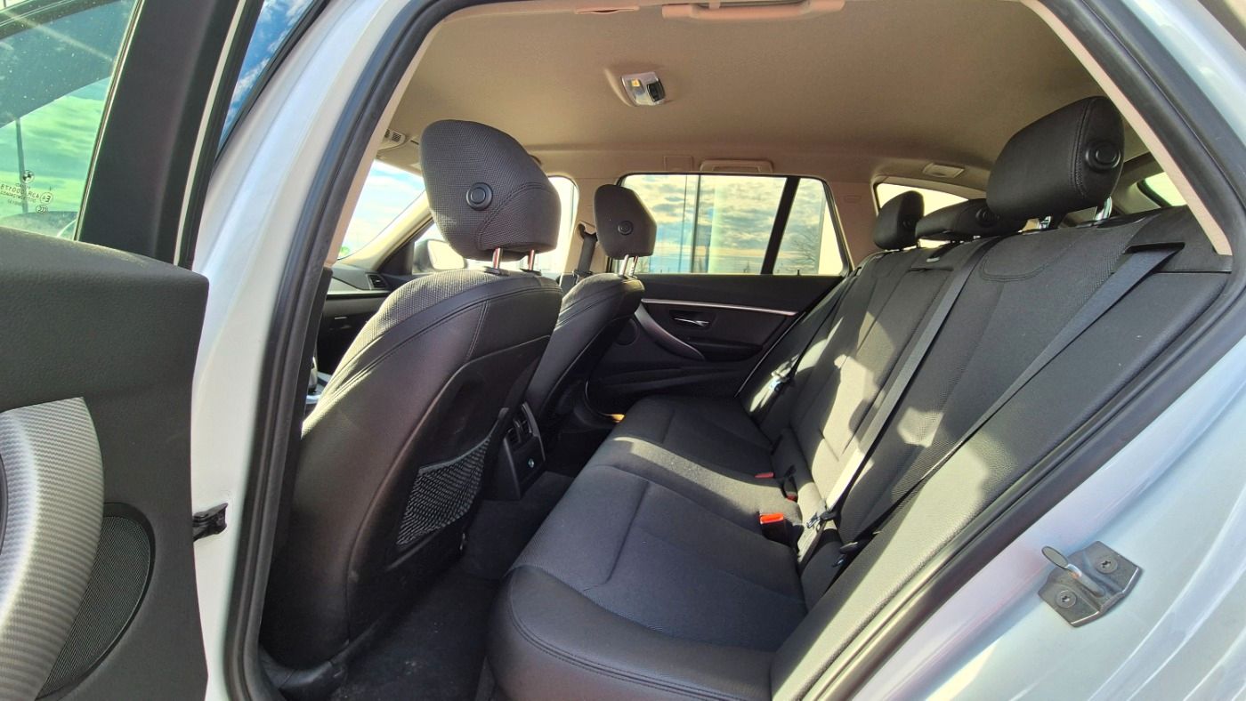 BMW 320i Touring Aut. Sport Line LED Navi Tempomat foto 6
