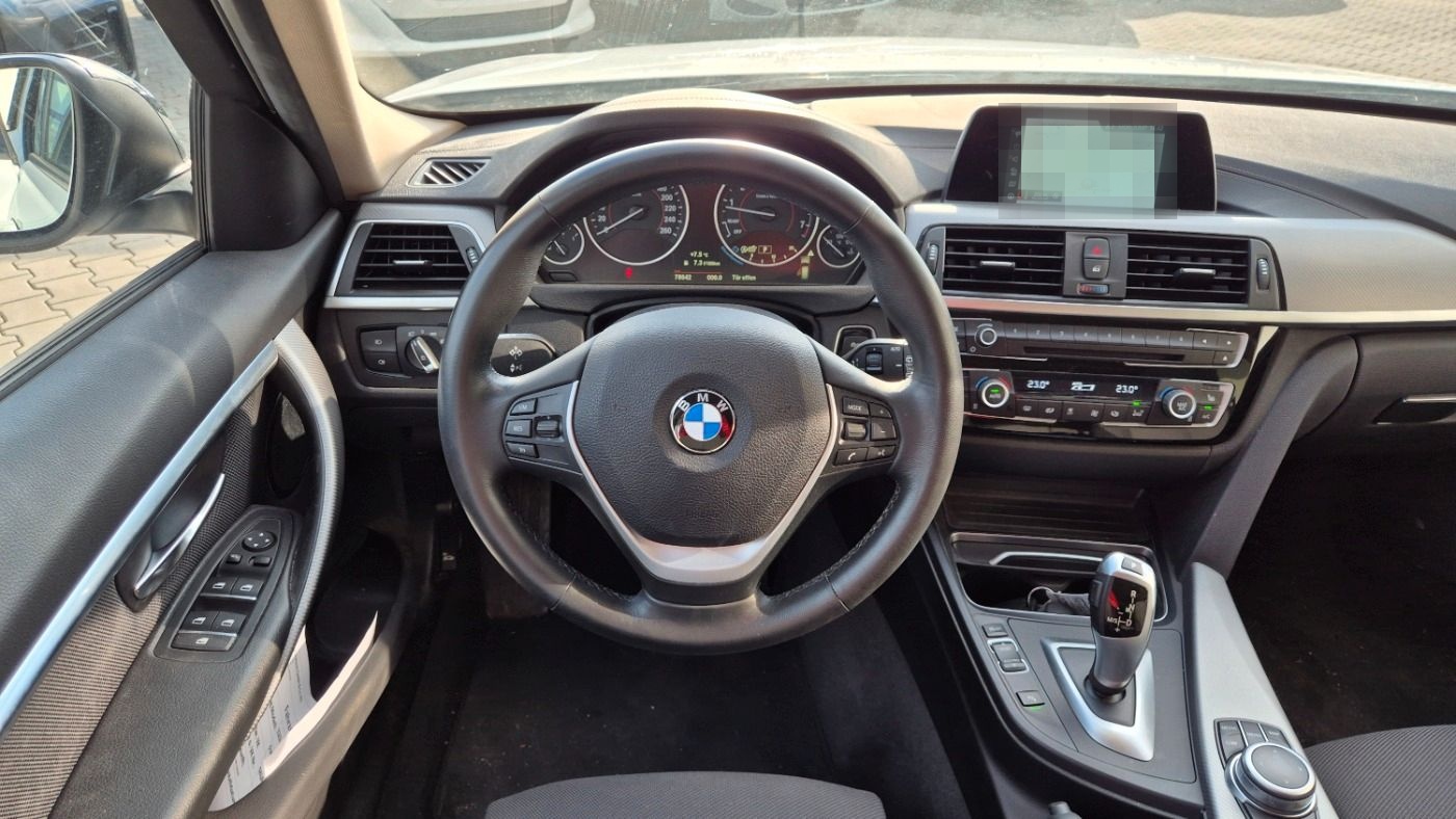 BMW 320i Touring Aut. Sport Line LED Navi Tempomat foto 7