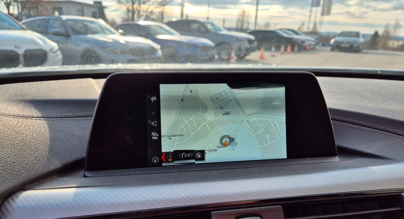 BMW 320i Touring Aut. Sport Line LED Navi Tempomat foto 8