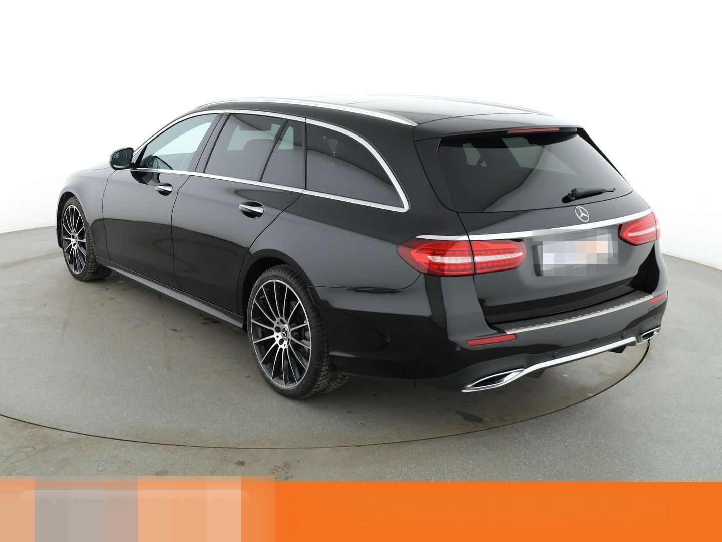 Mercedes-Benz E 220 d T 4Matic AMG Line Aut.*360*PANO foto 4