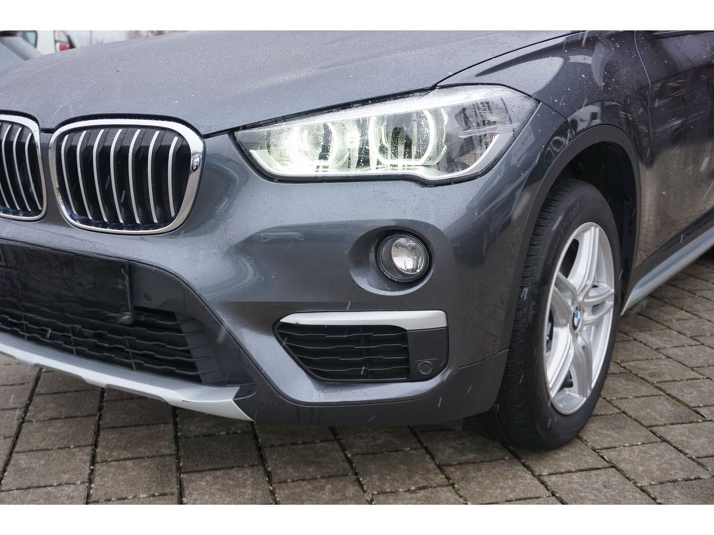 BMW X1 xDrive20i xLine Aut. Navi LED SHZ HiFi el.Hec foto 2