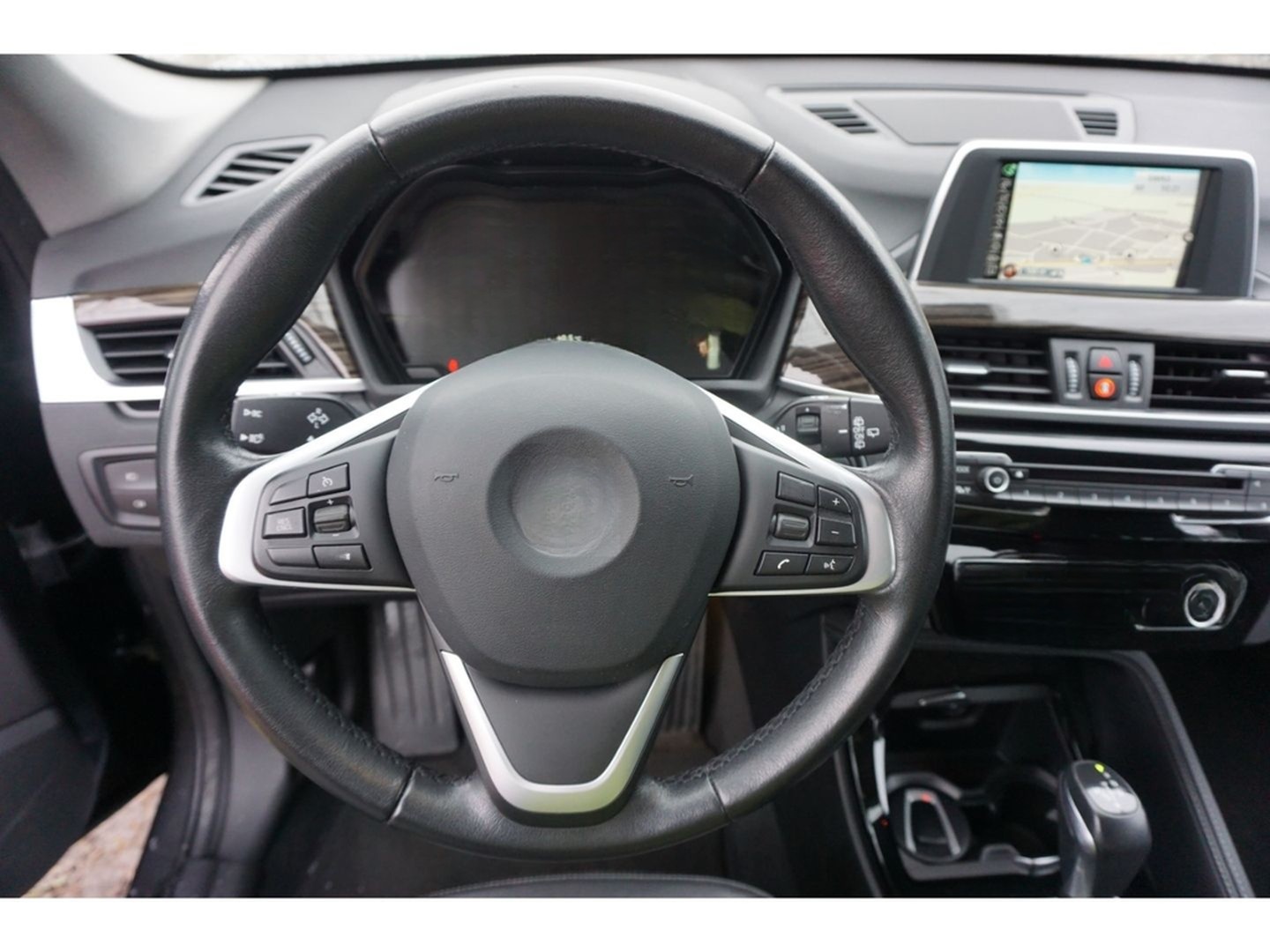 BMW X1 xDrive20i xLine Aut. Navi LED SHZ HiFi el.Hec foto 12