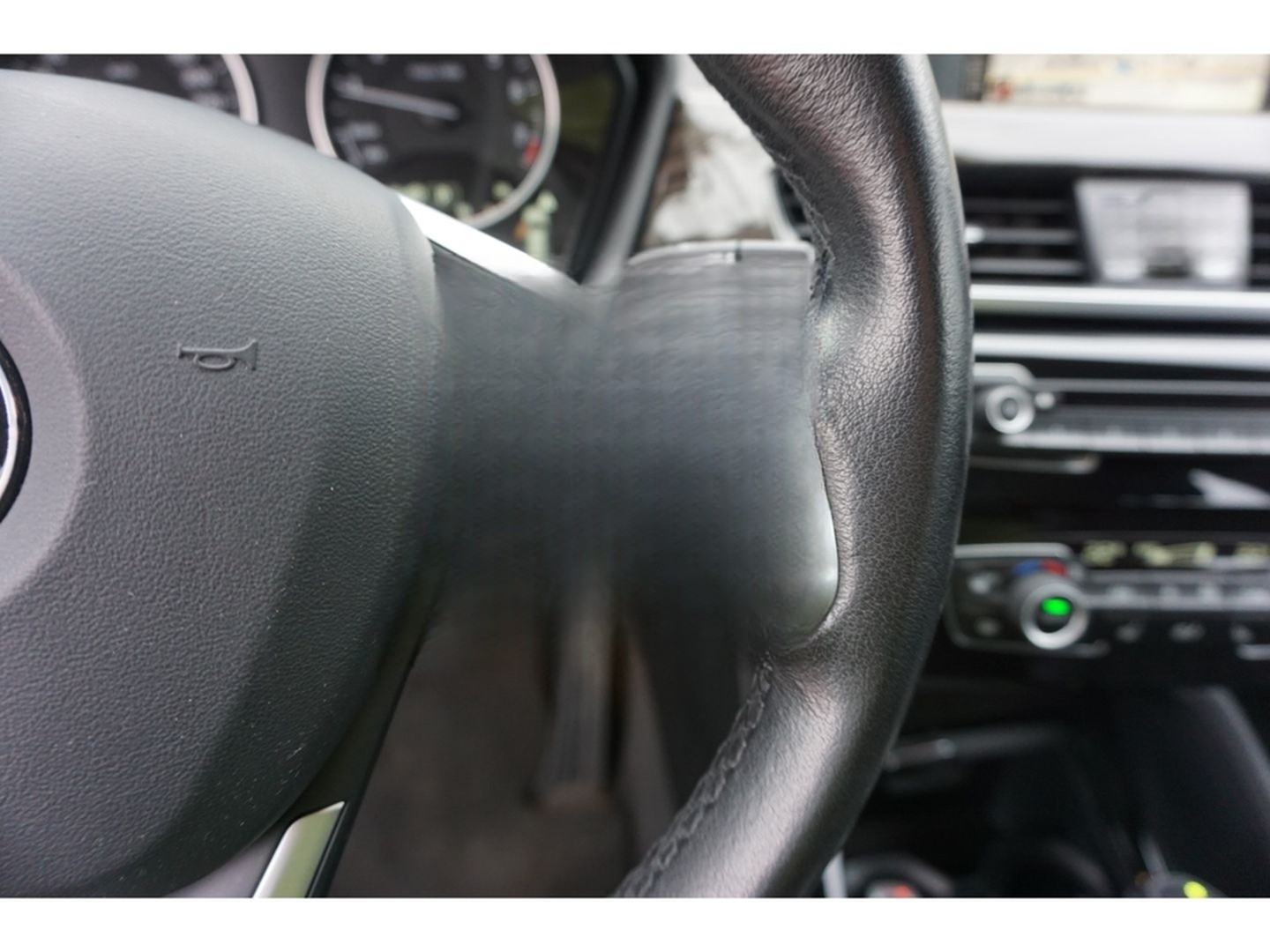 BMW X1 xDrive20i xLine Aut. Navi LED SHZ HiFi el.Hec foto 14