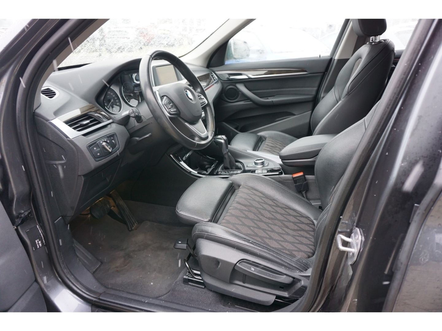BMW X1 xDrive20i xLine Aut. Navi LED SHZ HiFi el.Hec foto 16