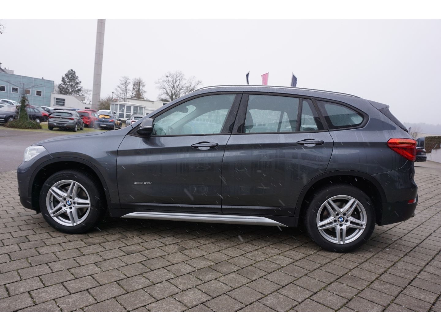 BMW X1 xDrive20i xLine Aut. Navi LED SHZ HiFi el.Hec foto 3