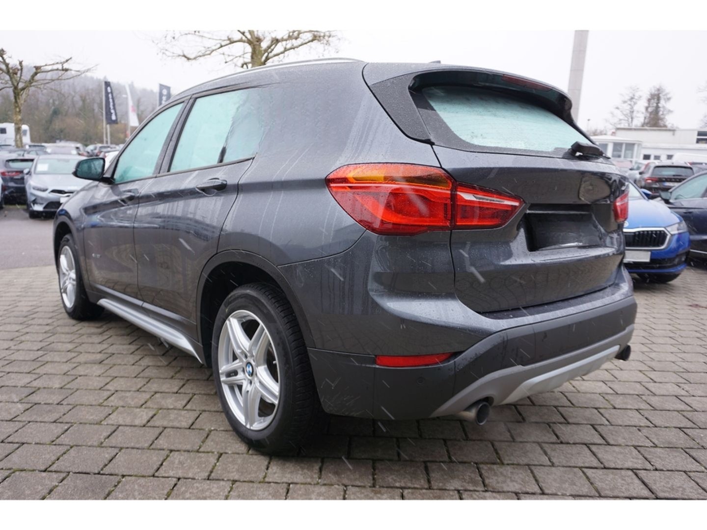 BMW X1 xDrive20i xLine Aut. Navi LED SHZ HiFi el.Hec foto 5