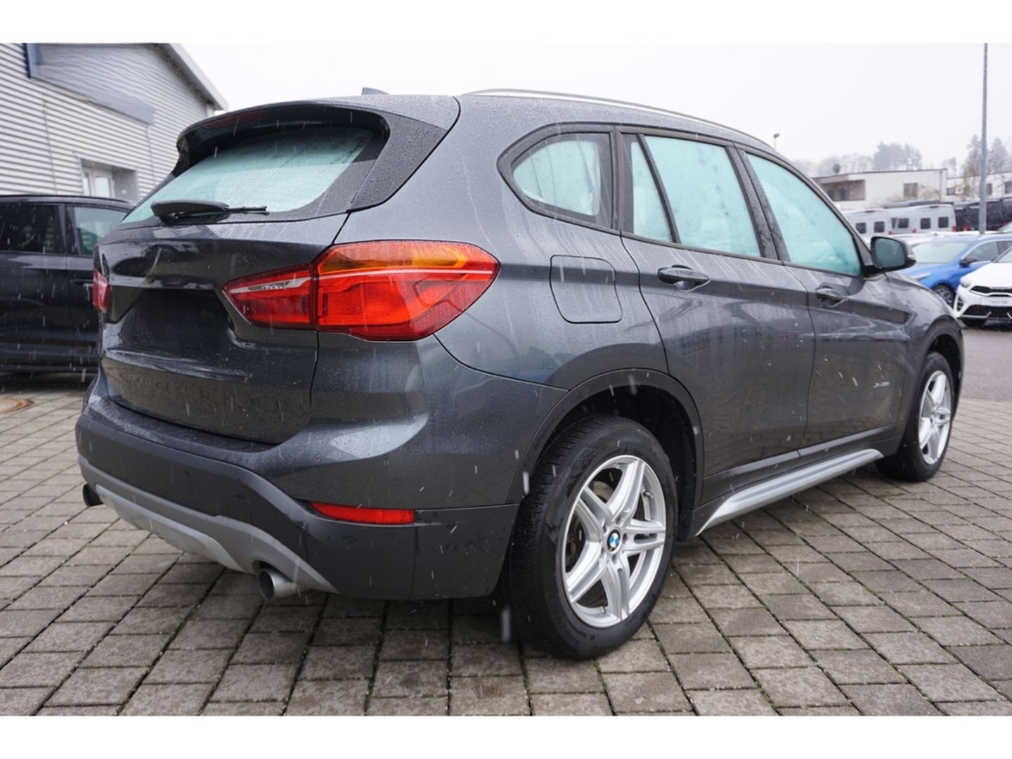 BMW X1 xDrive20i xLine Aut. Navi LED SHZ HiFi el.Hec foto 7