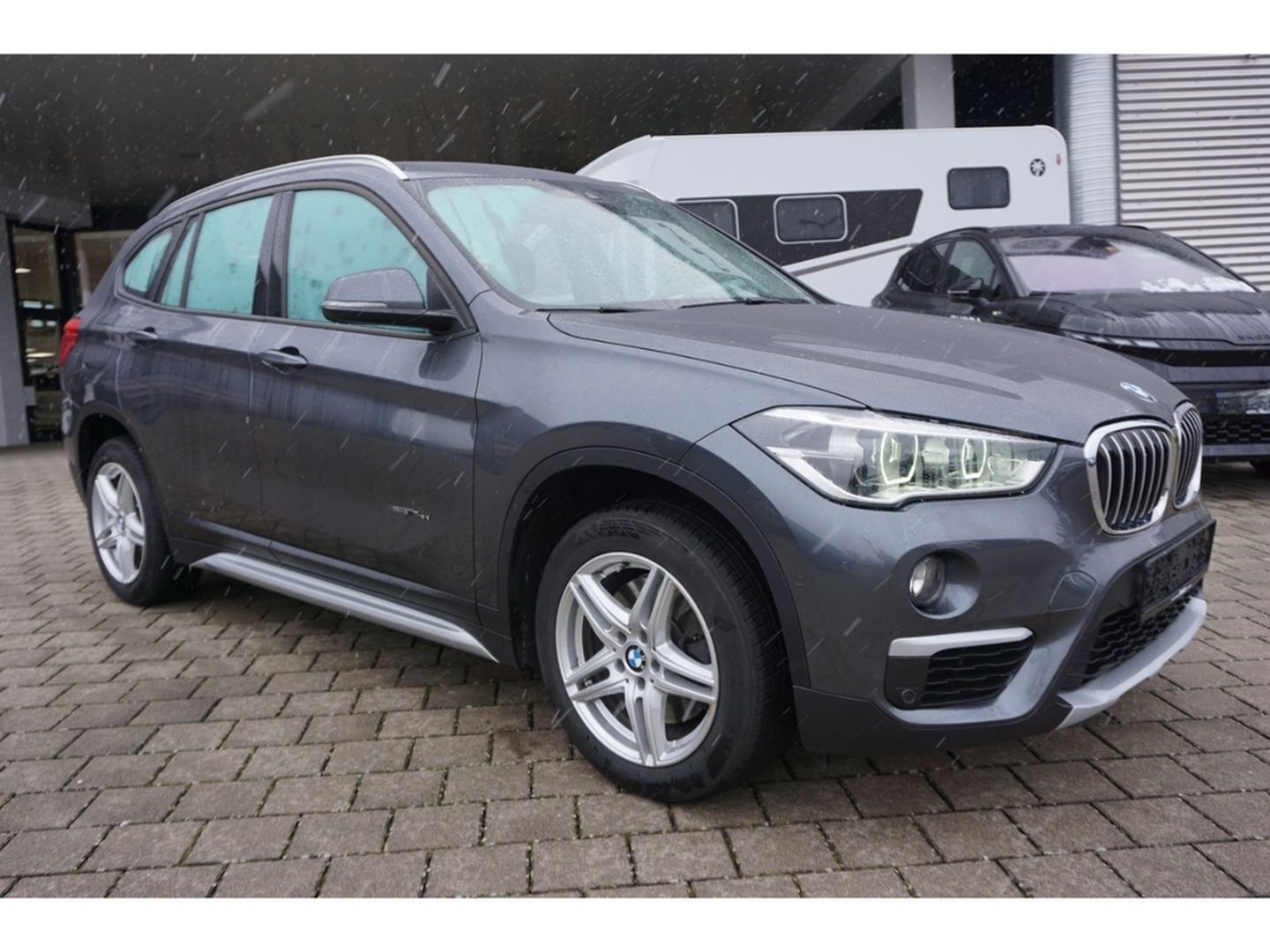 BMW X1 xDrive20i xLine Aut. Navi LED SHZ HiFi el.Hec foto 8