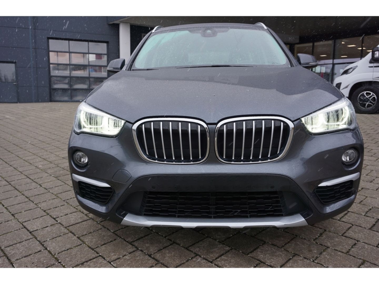 BMW X1 xDrive20i xLine Aut. Navi LED SHZ HiFi el.Hec foto 9