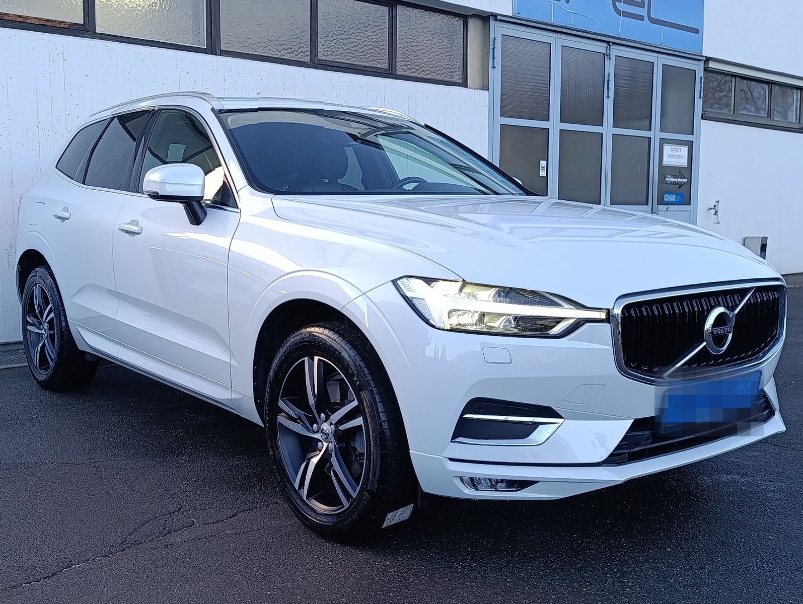 Volvo XC60 Momentum AWD Leder Navi Led Kamera AHK PDC foto 2