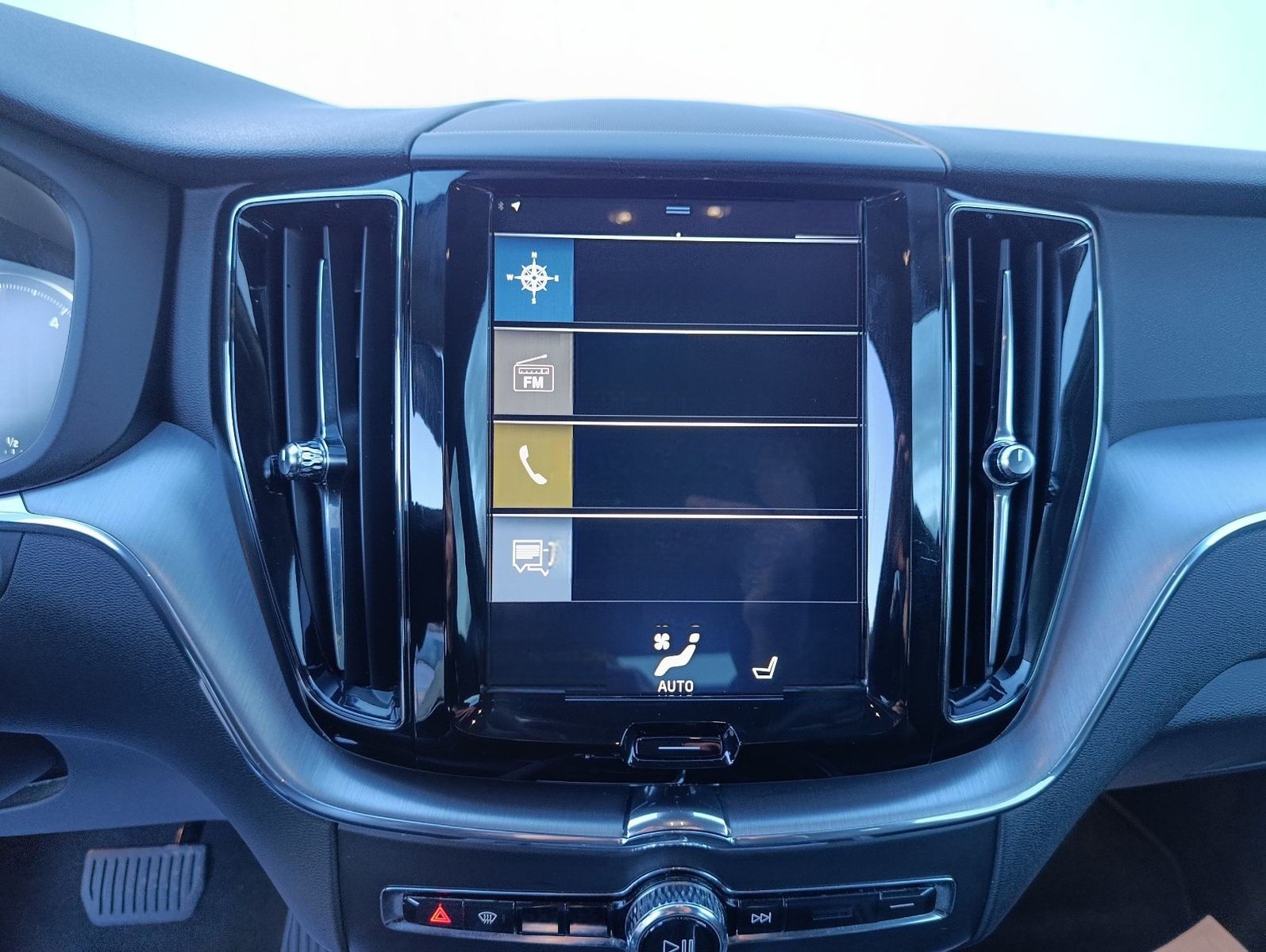 Volvo XC60 Momentum AWD Leder Navi Led Kamera AHK PDC foto 19