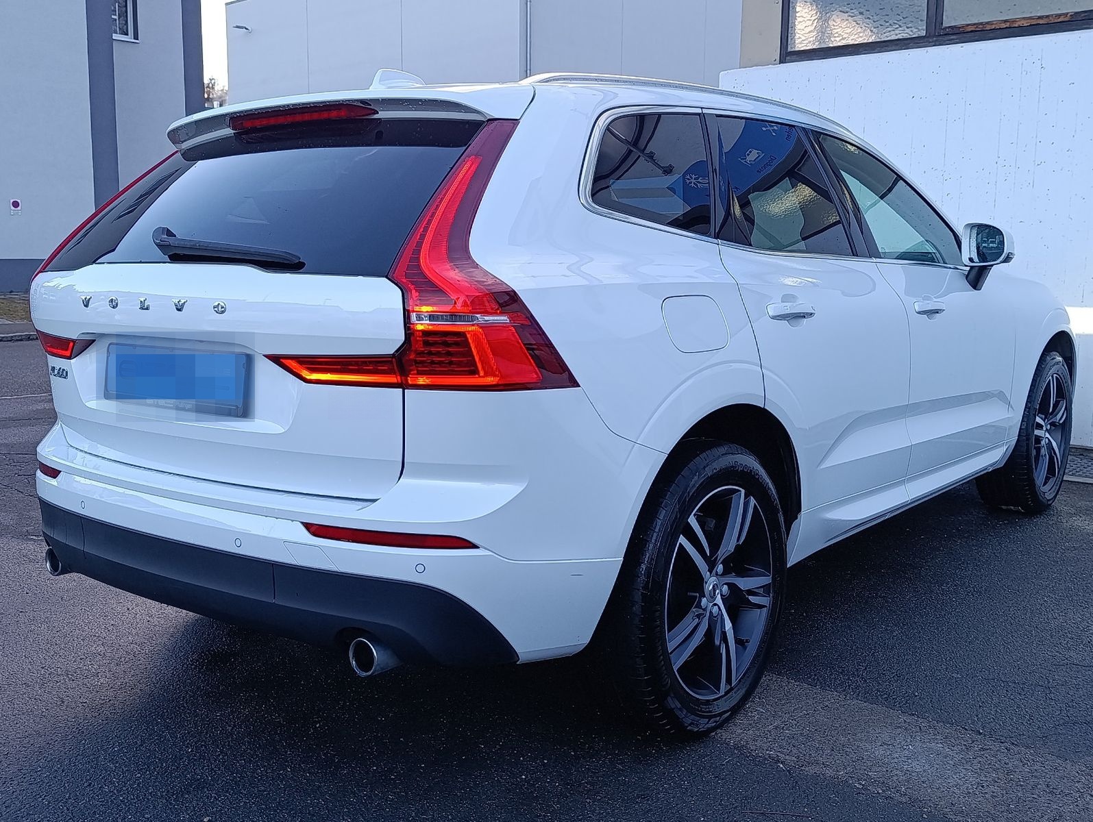 Volvo XC60 Momentum AWD Leder Navi Led Kamera AHK PDC foto 3