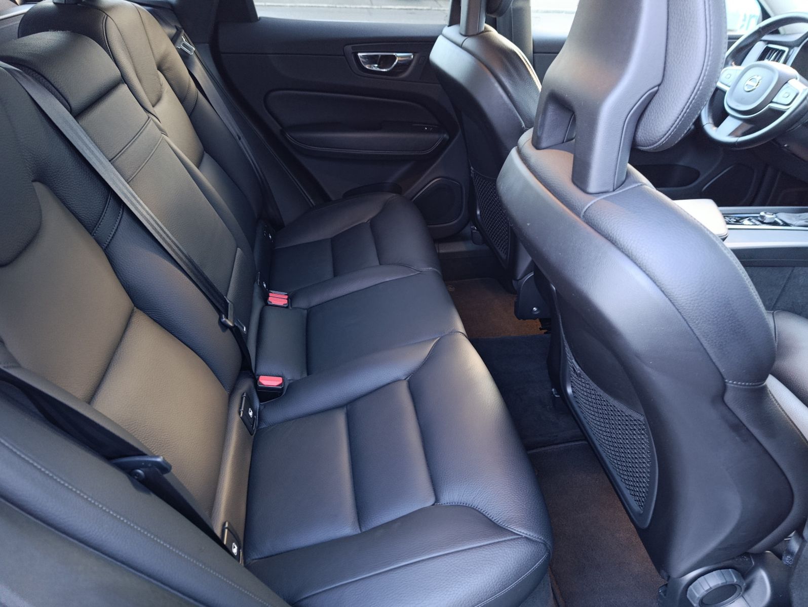 Volvo XC60 Momentum AWD Leder Navi Led Kamera AHK PDC foto 24