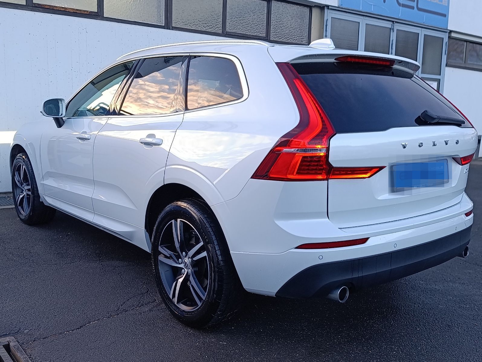 Volvo XC60 Momentum AWD Leder Navi Led Kamera AHK PDC foto 4