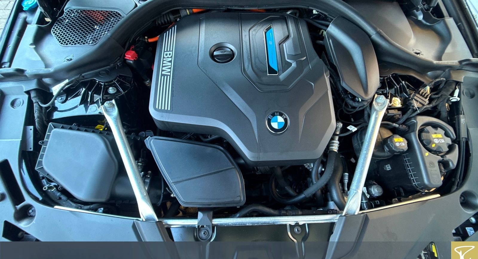 BMW 530e xDrive Tou M-Sport AHK ACC HiFi elek. Sitzv foto 7
