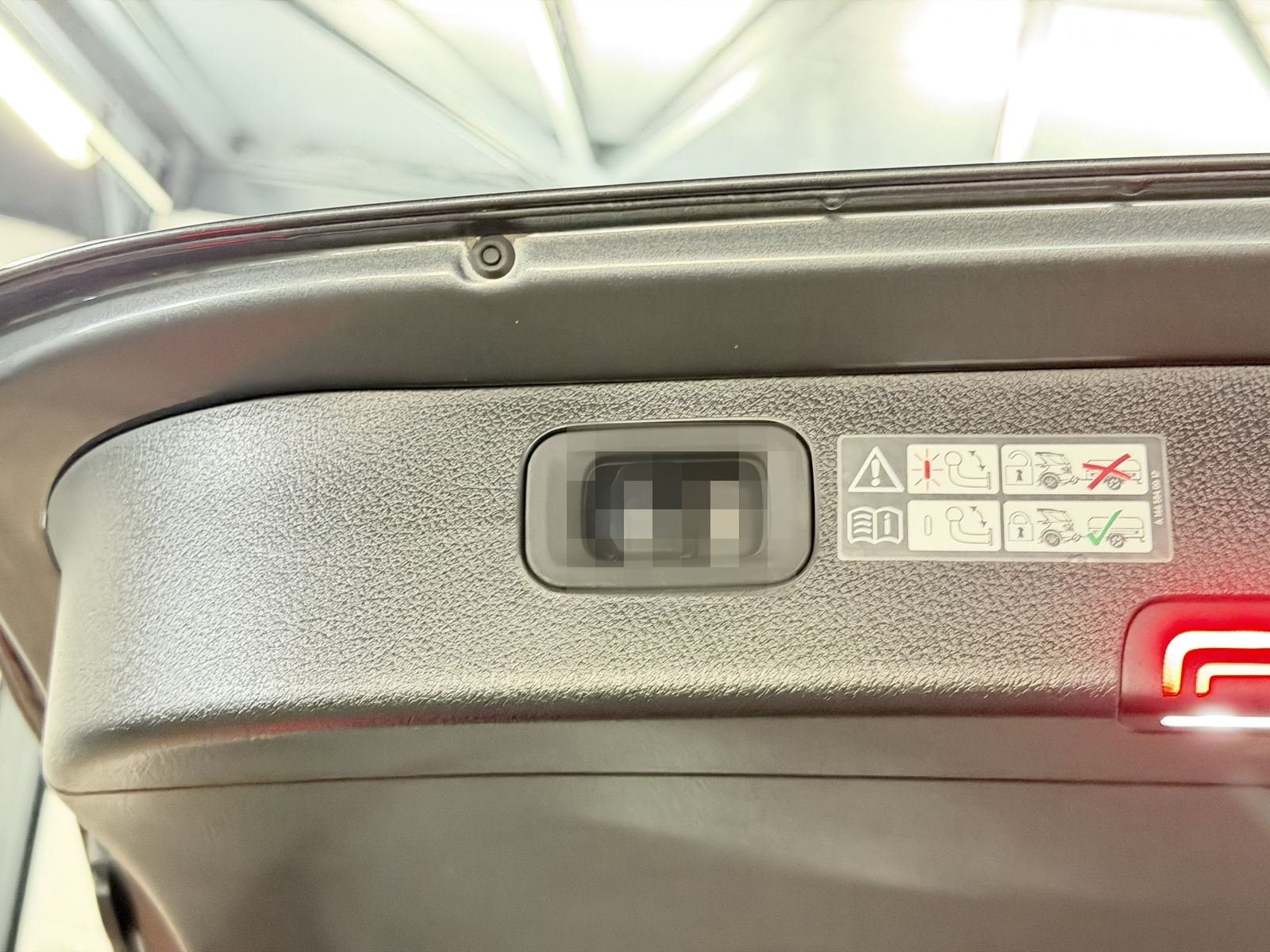 Mercedes-Benz C 300 e T 9G-TRONIC Avantgarde | DISTRONIC PLUS foto 14