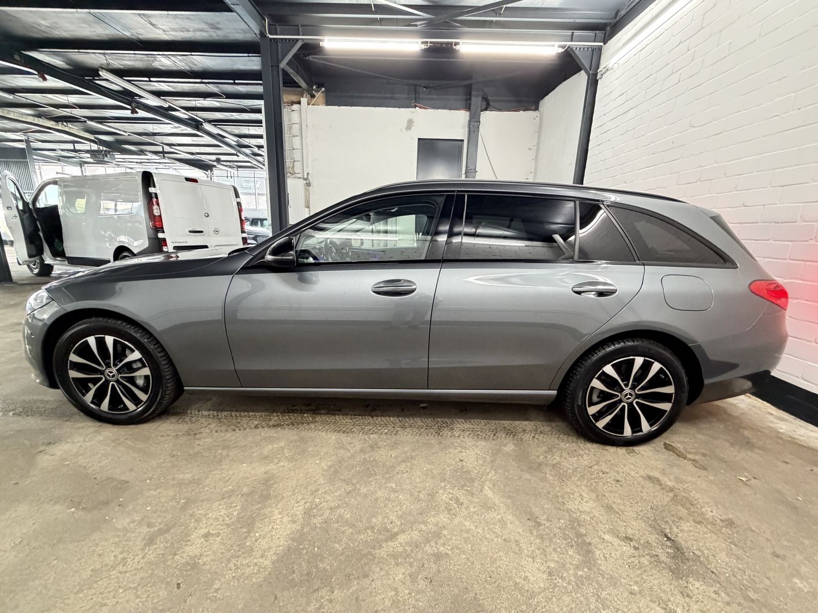 Mercedes-Benz C 300 e T 9G-TRONIC Avantgarde | DISTRONIC PLUS foto 6