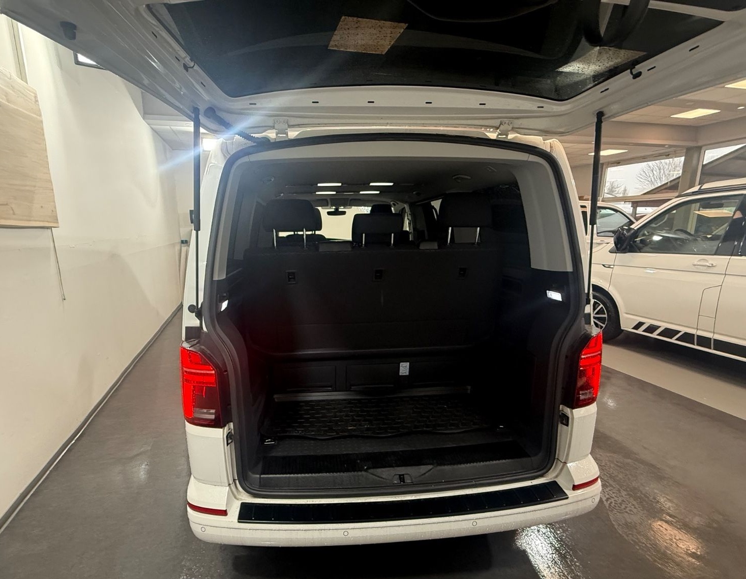 Volkswagen T6.1 Multivan Trendline FWD/Navi/Led/Kamera/PDC foto 14