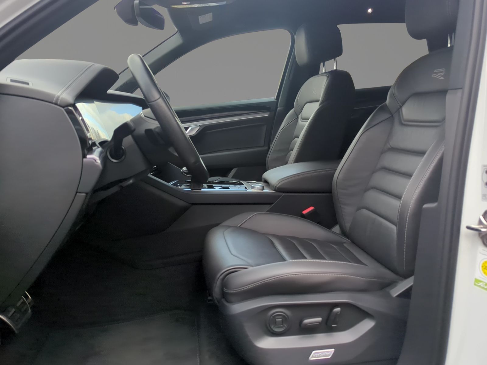 Volkswagen Touareg R-LINE 3.0 V6 TDI 4M LEDER NAV LED KAM foto 7