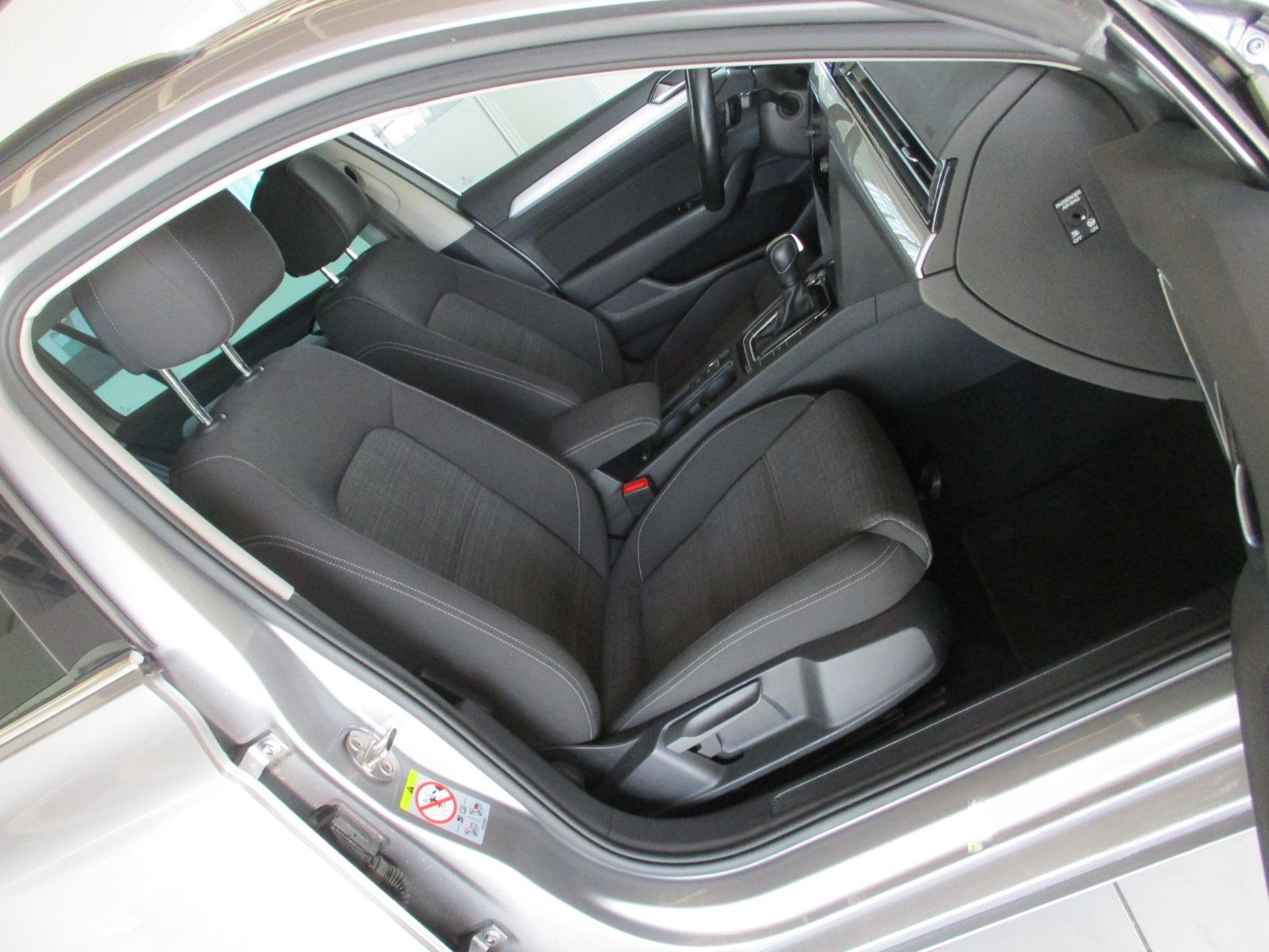 Volkswagen Passat Variant Business 1,5 TSI DSG /AHZV Navi foto 16