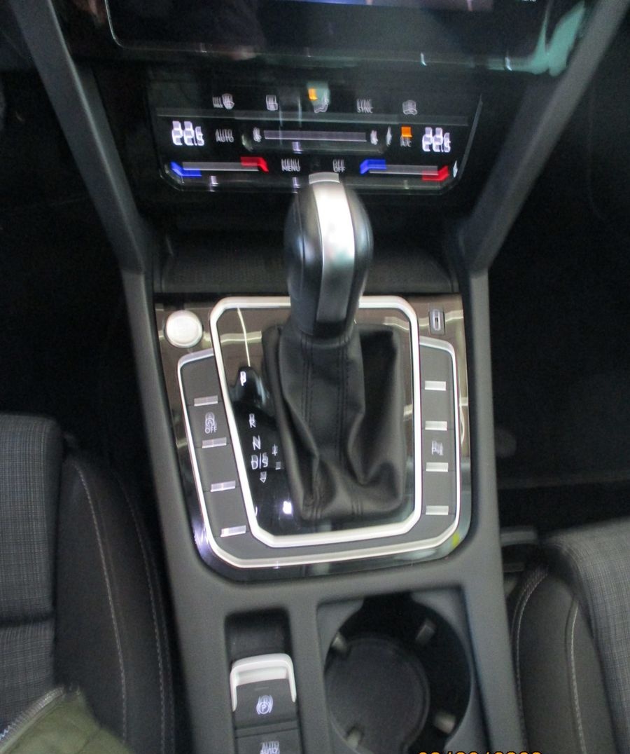 Volkswagen Passat Variant Business 1,5 TSI DSG /AHZV Navi foto 10