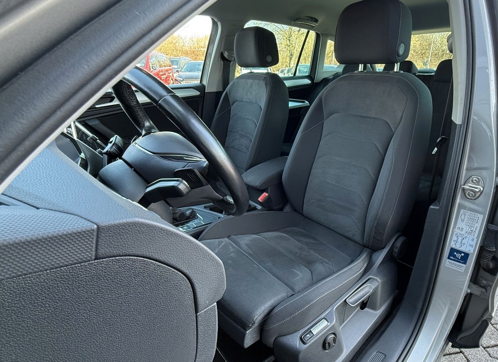 Volkswagen Tiguan Aut. BMT MirroLink+ACC+PLA+RFK+APP+F1+17" foto 25