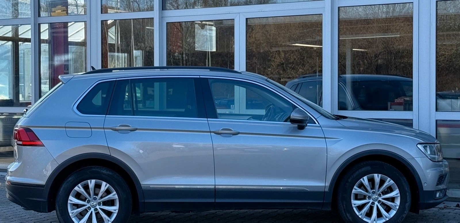 Volkswagen Tiguan Aut. BMT MirroLink+ACC+PLA+RFK+APP+F1+17" foto 8
