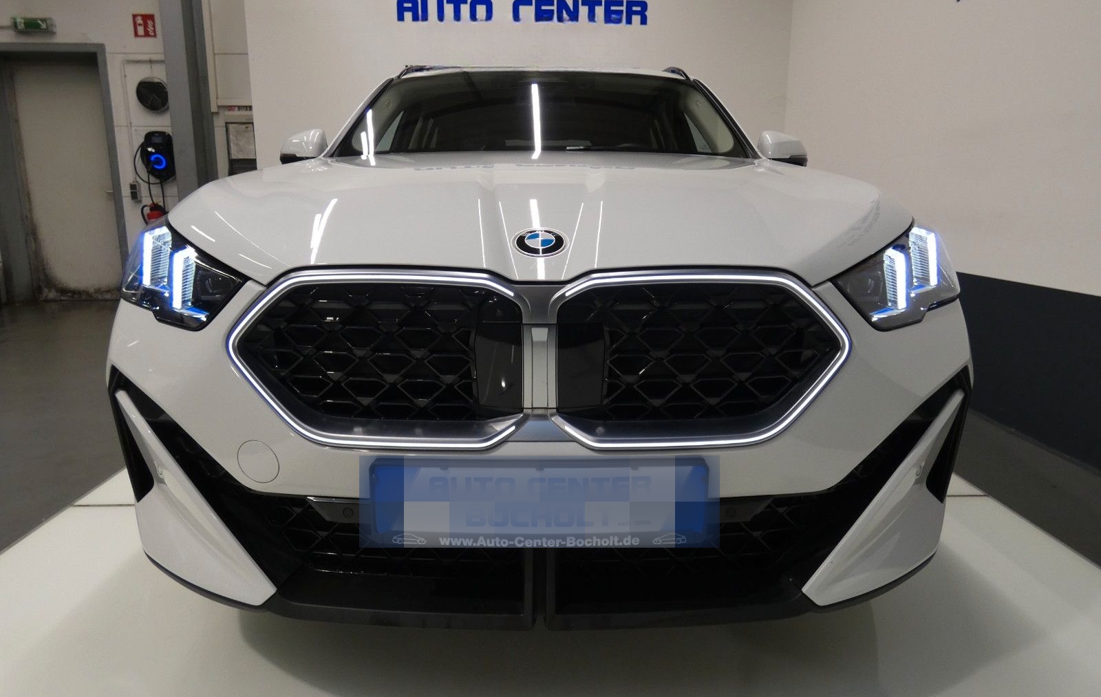 BMW X2 18 d sDrive*Navi*HUD*Kamera*AHK*8-fach