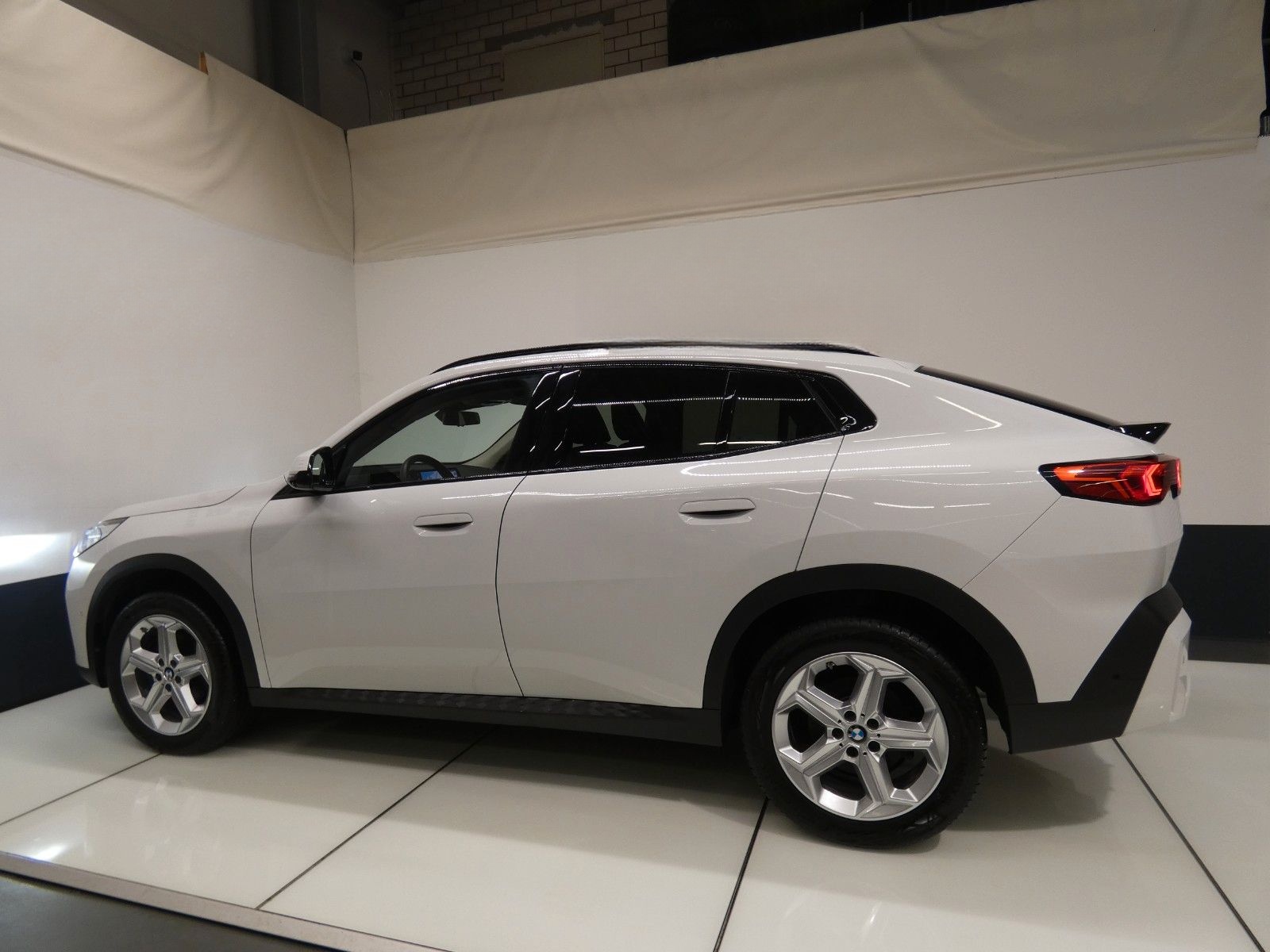 BMW X2 18 d sDrive*Navi*HUD*Kamera*AHK*8-fach foto 16