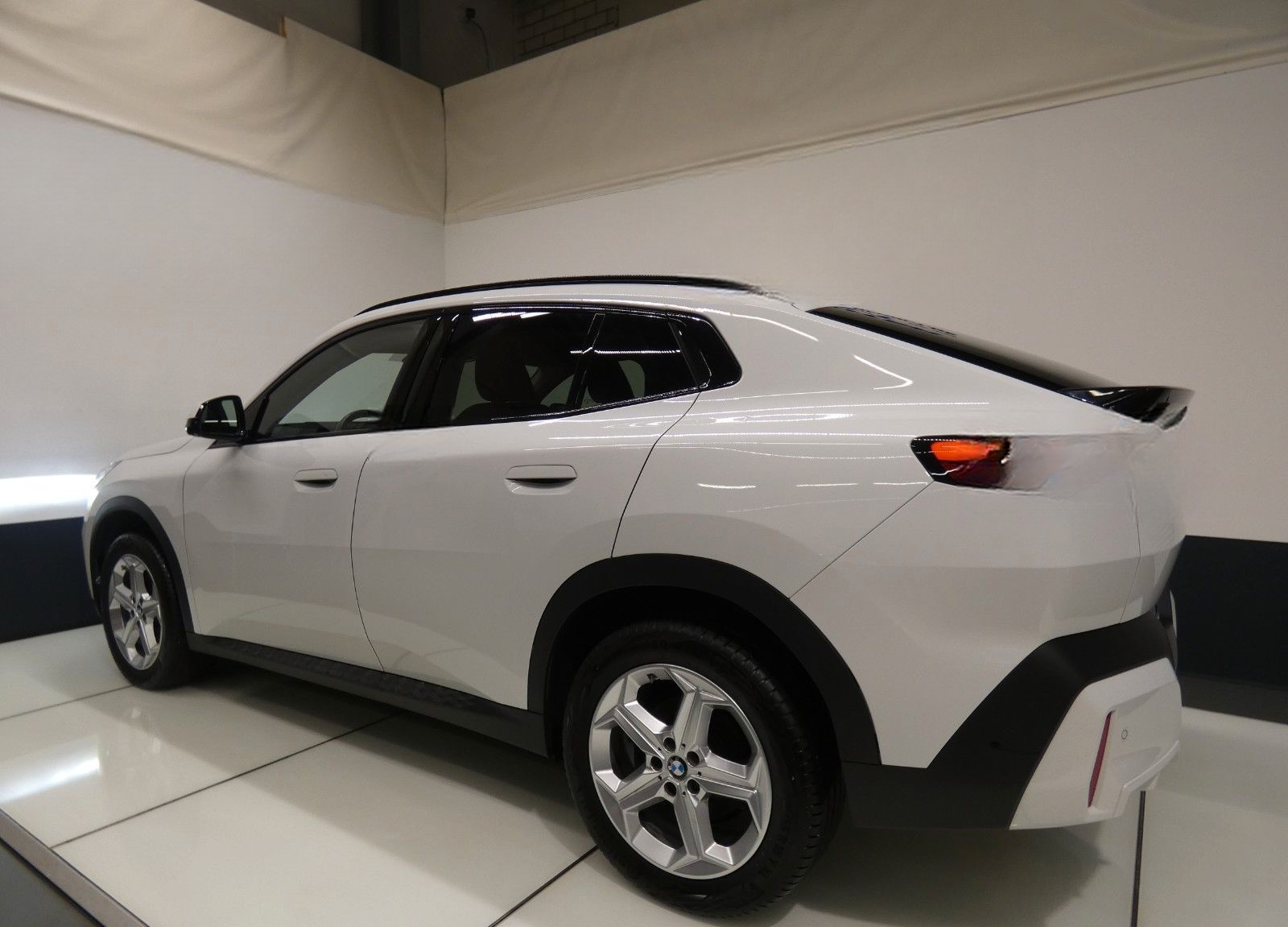 BMW X2 18 d sDrive*Navi*HUD*Kamera*AHK*8-fach foto 17