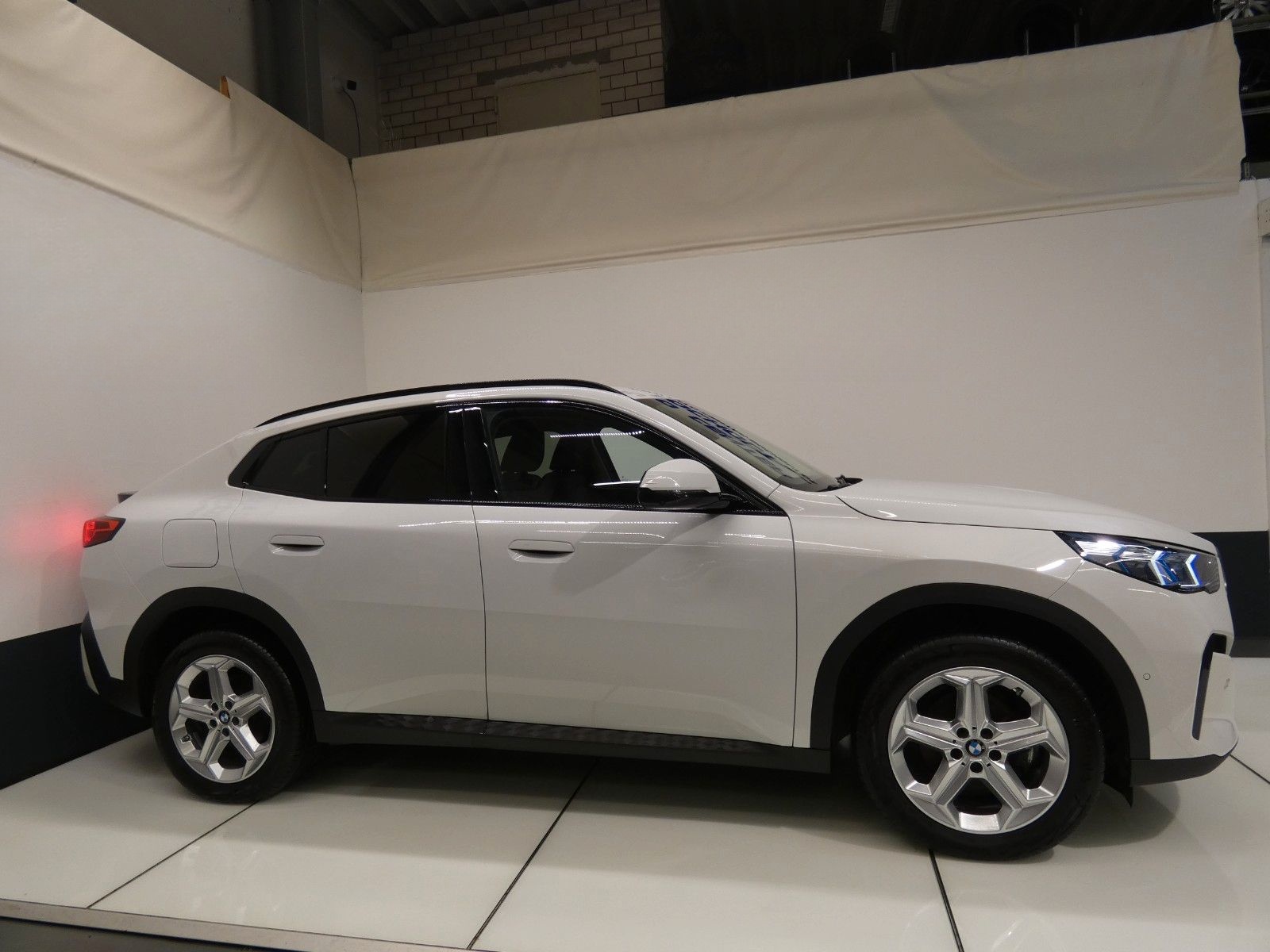 BMW X2 18 d sDrive*Navi*HUD*Kamera*AHK*8-fach foto 5