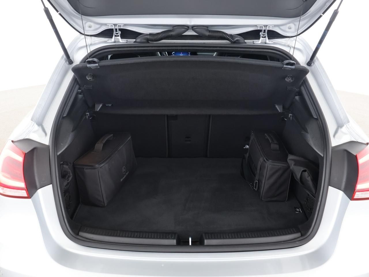 Mercedes-Benz A 250 e AMG Night Pano AHK Distronic Burmester foto 16