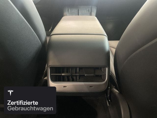 Tesla Model Y Long Range AWD foto 13