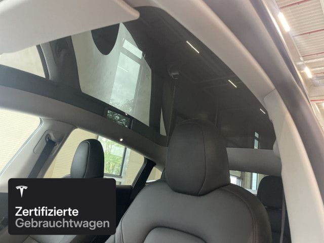 Tesla Model Y Long Range AWD foto 18