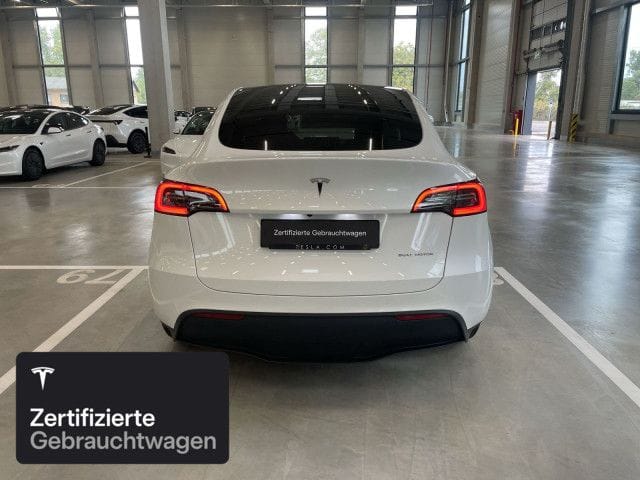 Tesla Model Y Long Range AWD foto 6