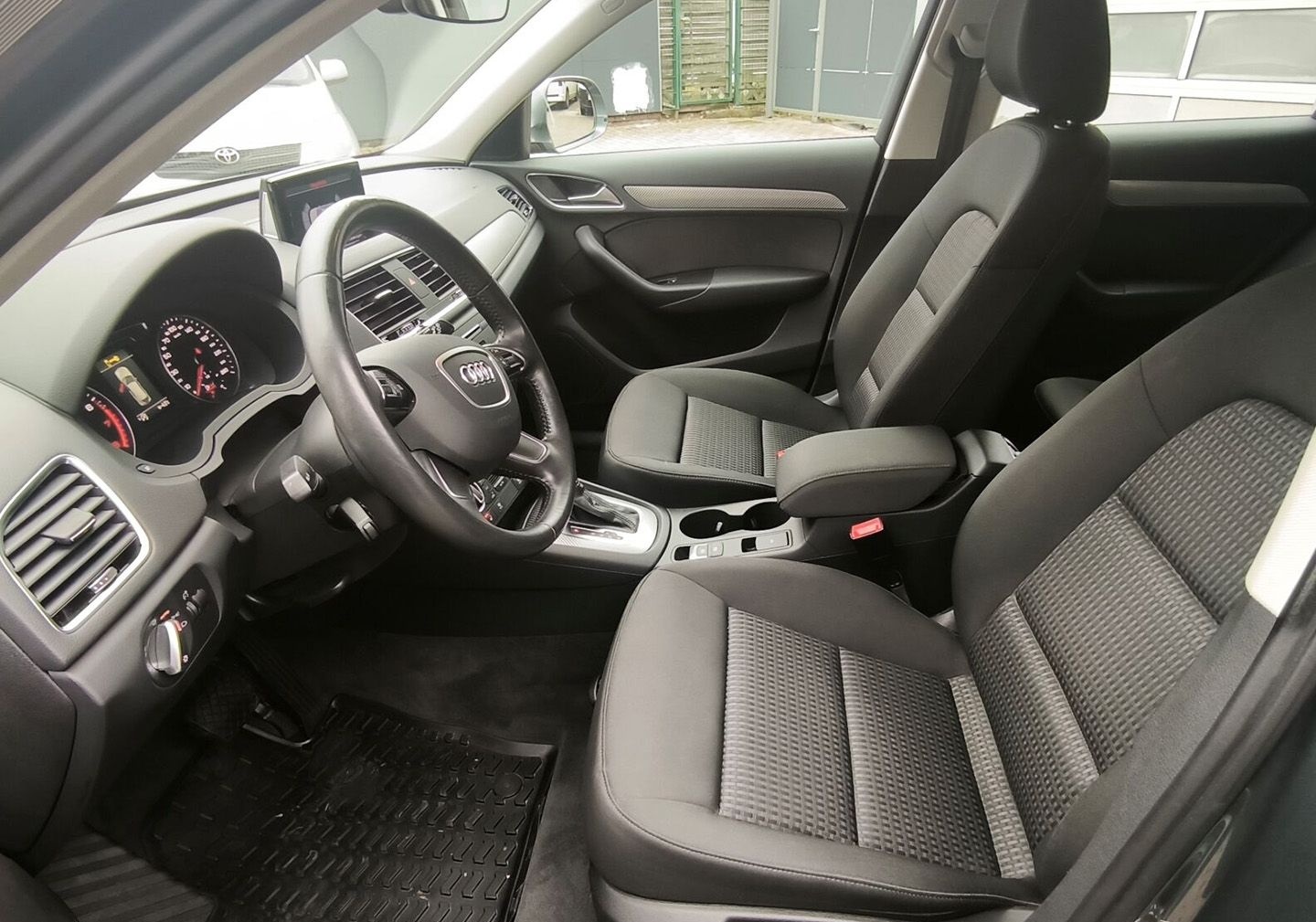 Audi Q3 1.4 TFSI ACT S-TRONIC AHK SITZHZG.NAVI PLUS B foto 8