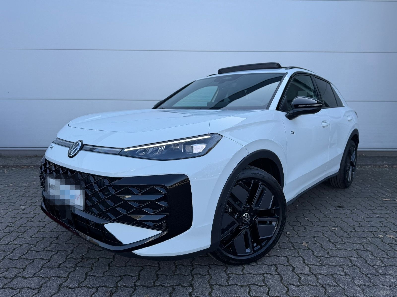 Volkswagen T-Roc R-Line 1.5 eTSI DSG AHK MATIX PANO foto 2