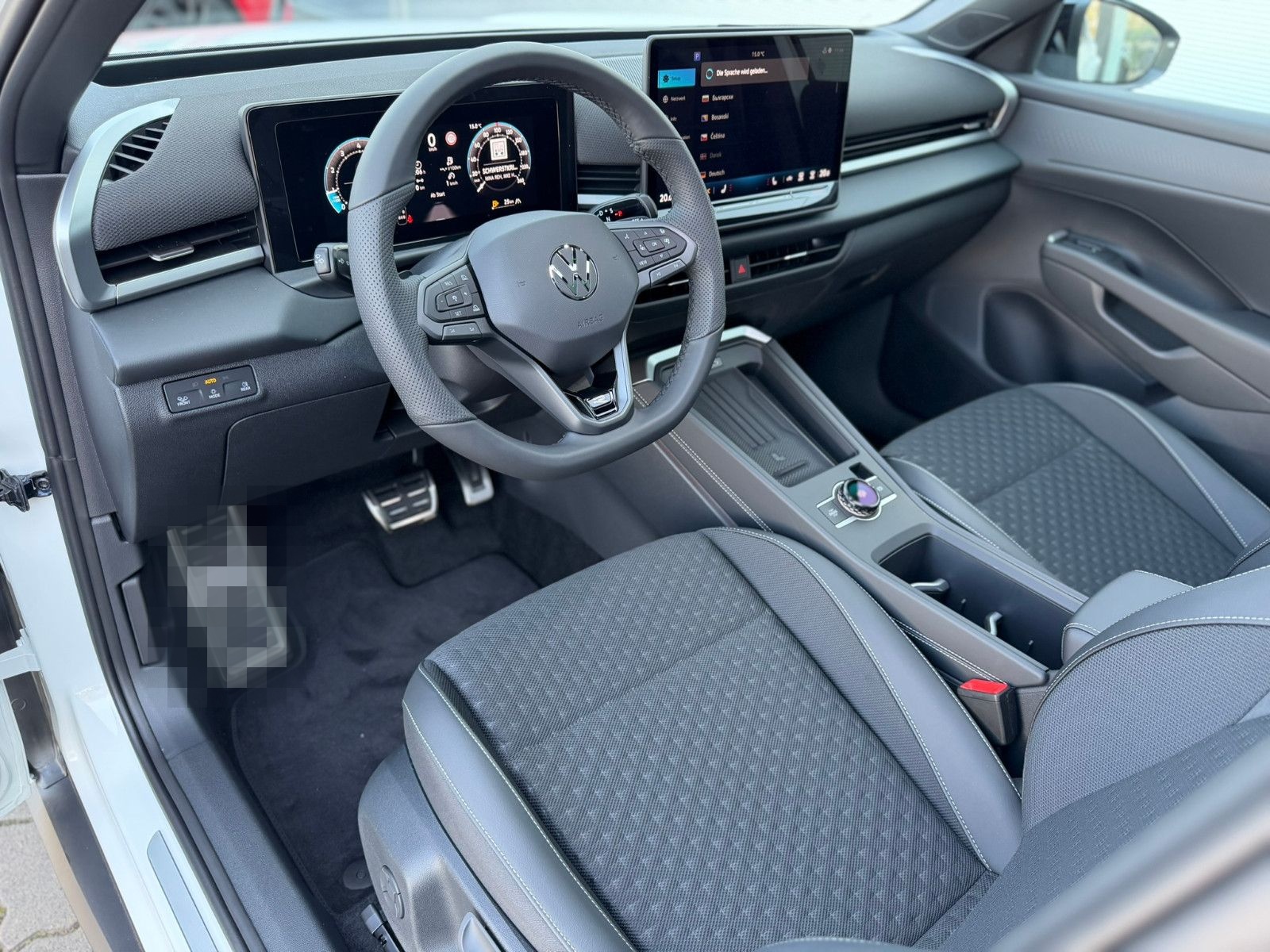 Volkswagen T-Roc R-Line 1.5 eTSI DSG AHK MATIX PANO foto 11