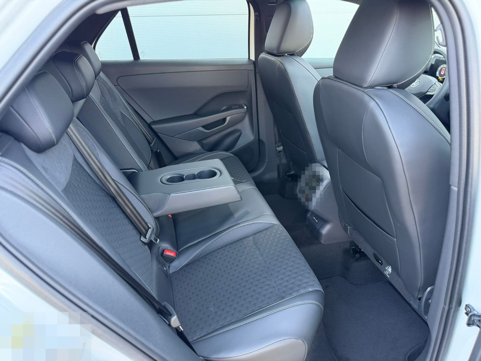 Volkswagen T-Roc R-Line 1.5 eTSI DSG AHK MATIX PANO foto 14