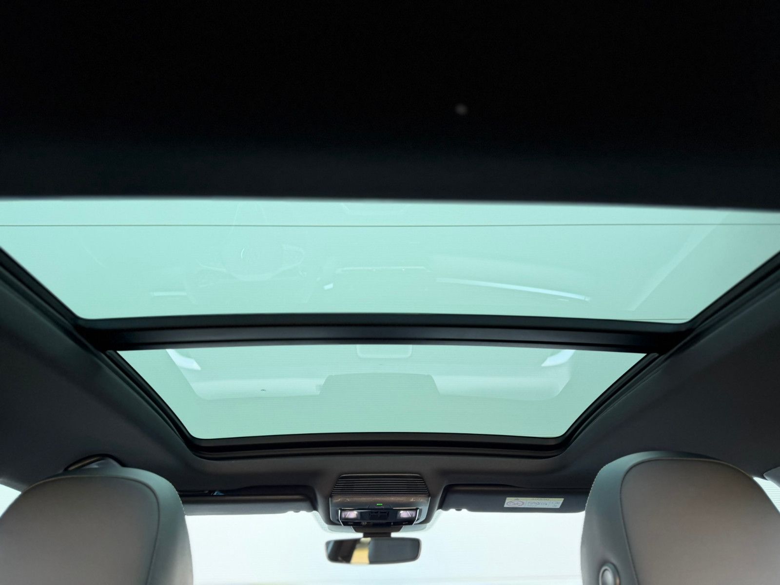 Volkswagen T-Roc R-Line 1.5 eTSI DSG AHK MATIX PANO foto 17