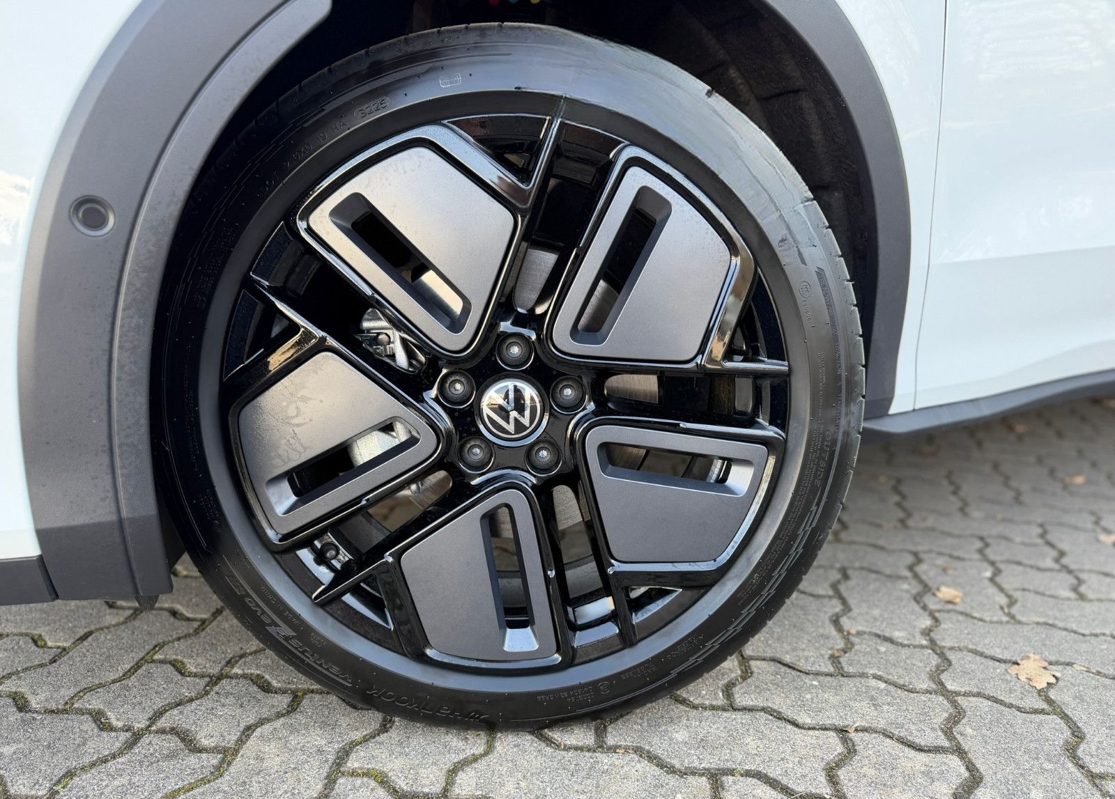 Volkswagen T-Roc R-Line 1.5 eTSI DSG AHK MATIX PANO foto 3