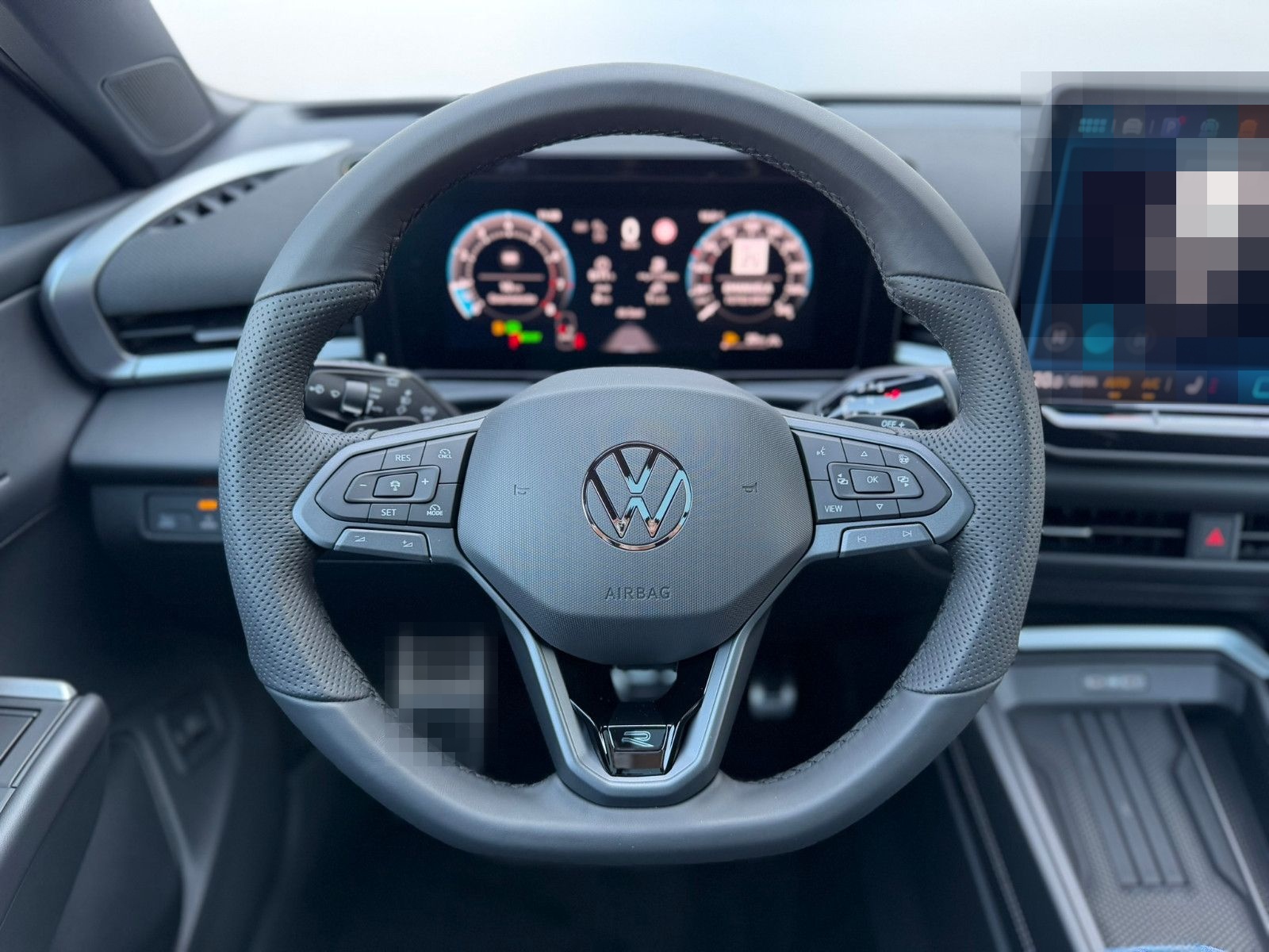 Volkswagen T-Roc R-Line 1.5 eTSI DSG AHK MATIX PANO foto 21