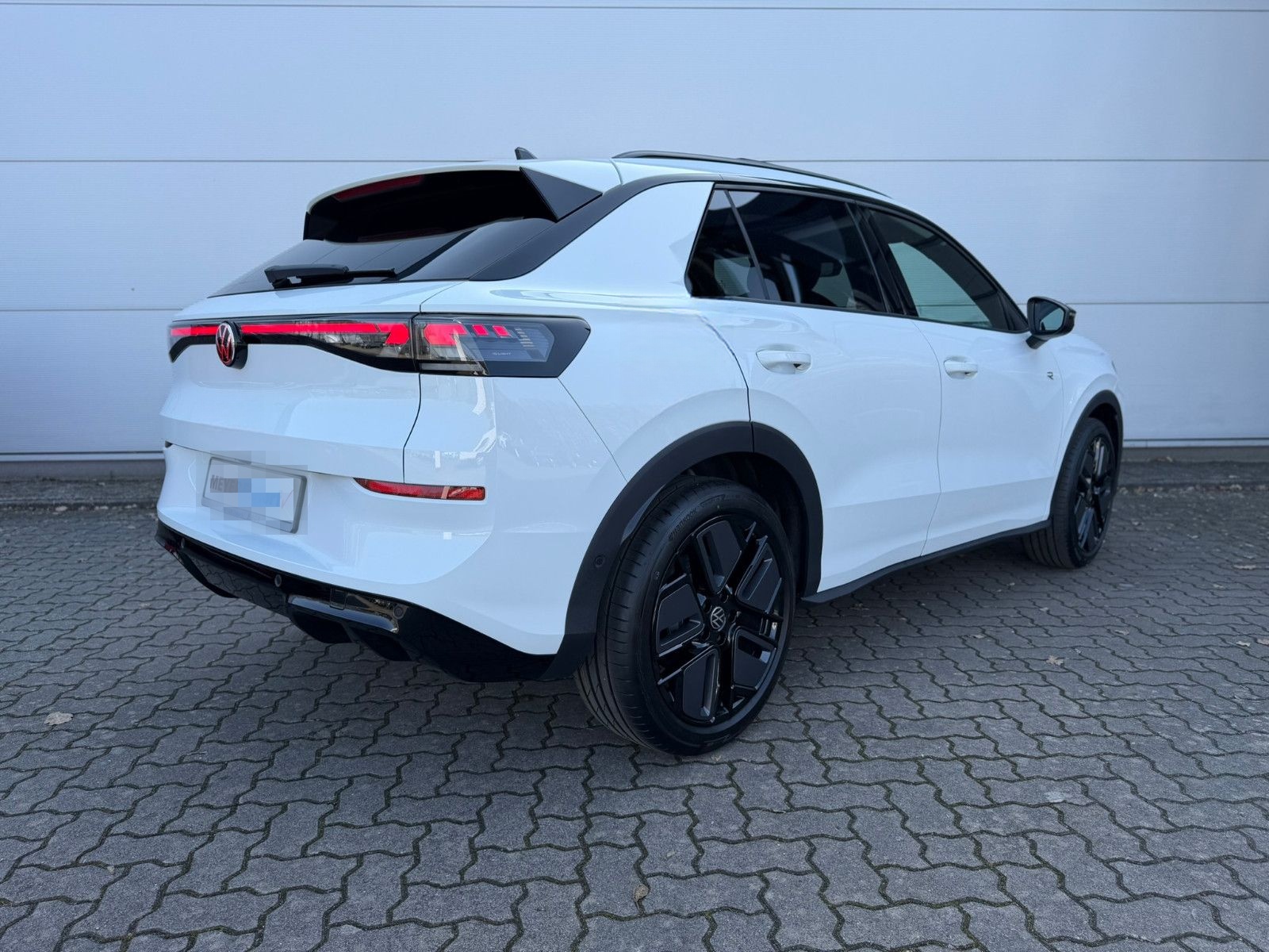 Volkswagen T-Roc R-Line 1.5 eTSI DSG AHK MATIX PANO foto 5