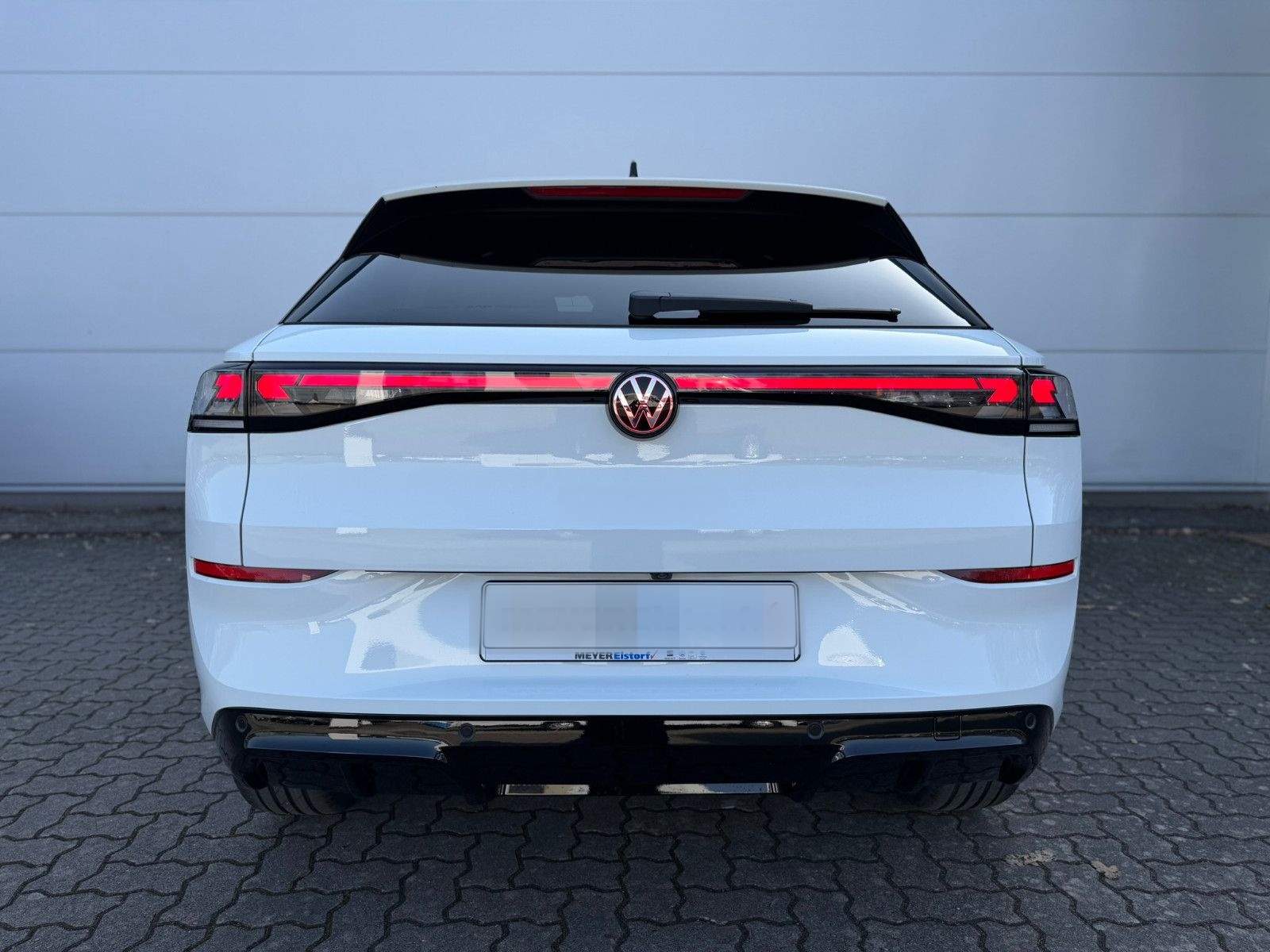 Volkswagen T-Roc R-Line 1.5 eTSI DSG AHK MATIX PANO foto 7